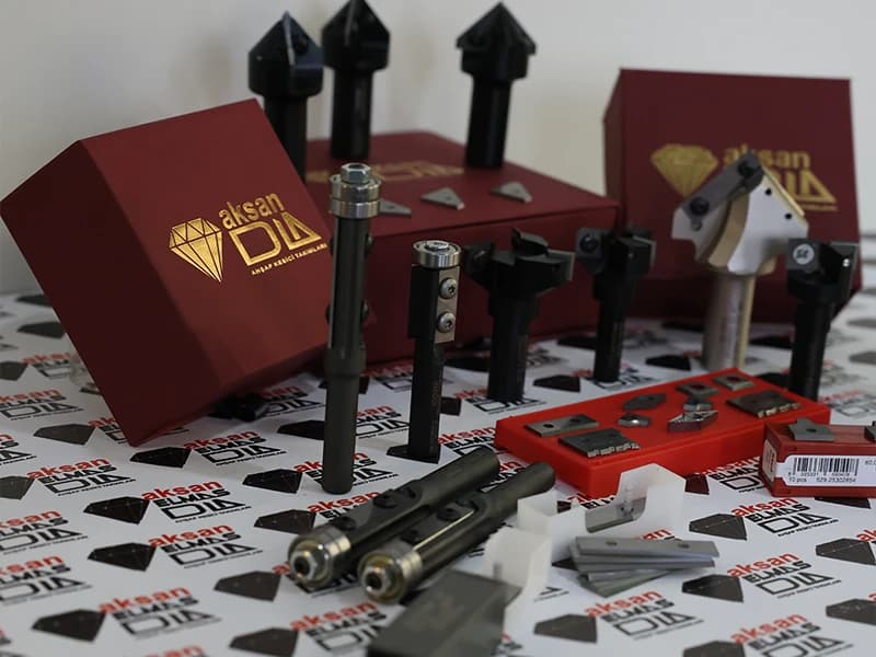 Değiştirilebilir Uçlu Jilet Bıçaklar